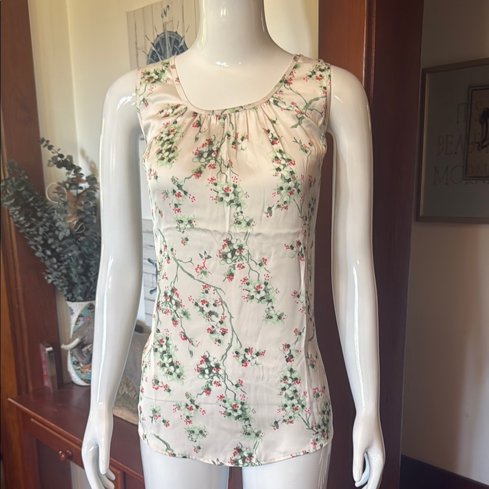 NWT northern reflections size s Floral Sleeveless Top - Cream